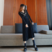 2021 new womens autumn dress temperament chic French niche senior design sense black sweater knitted dress