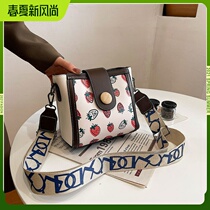 Texture Skew Satchel Bag Japan Womens New Unique Design Superior Sense Single Shoulder 100 Lap Fashion Cute Phone Bag