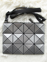 Japanese triple homestein lifetime Issey Miyake3 * 4 skew satchel bifacial bicolor Beijing spot