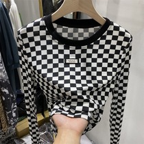 Small crowdsourced retro black and white chessboard plaid Long sleeves T-shirt Undershirt Woman 2022 Spring new Korean version of the body jacket