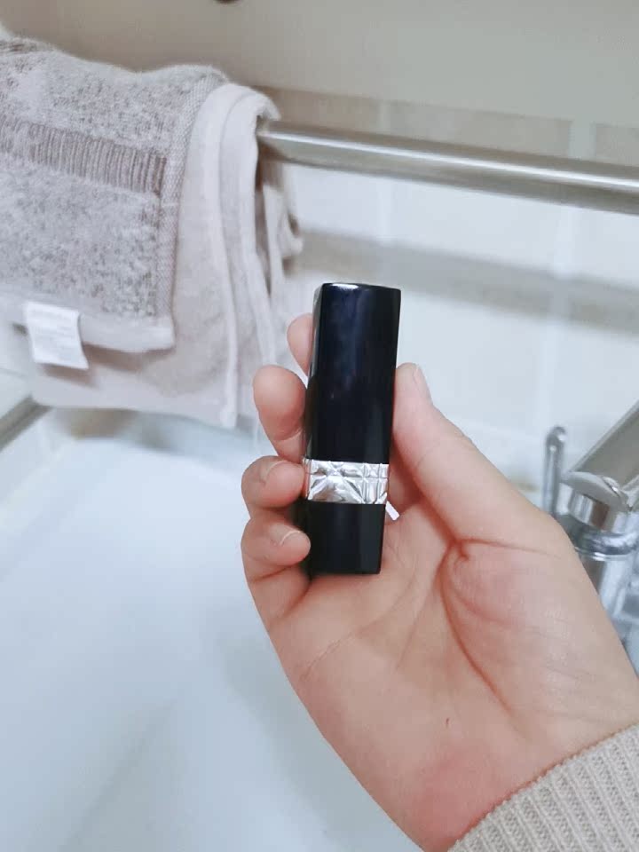 迪奥烈艳蓝唇膏唇膏/口红感受怎样？使用评测口碑如何？