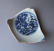 2577 Chongchu plum porcelain specimen