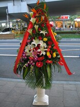 High-end white Roman column flower arrangement shopping mall opening performance celebration flower Door Company opening housewarming flower basket