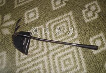 Small hoe with teeth