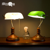 Chinese retro desk lamp Republic of China bank lamp Bedside warm light Bedroom study office Solid wood desk pull line switch