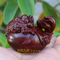 Cloth bag Golden Toad solid wood carving small leaf red sandalwood handlebar playpiece pendant wood carving mahogany Handicraft ornaments