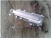 Scud magnetic car accessory folder