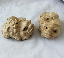 Pure peach wood carving golden toad lucky Feng Shui small ornaments three-legged toad large handle shop