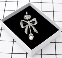 Korean version Fashion chest needle retro style Exaggeration Personality Water Drilling Butterfly Knots Needle crystal crown brooch Chest Stitch Ornament