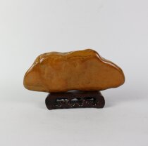 Yellow Longyu seed stock boutique A spot original jewel stone engraving fine wax jelly Myanmar Yunnan ice seed swings in popularity