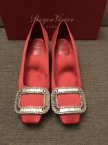 roger vivier domestic spot 35 yards spring shallow mouth square head satin square heel shoes