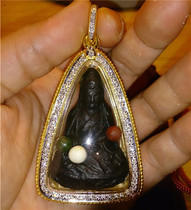 (The original Buddha) The collection of ancient relics of Tibetan and secret heritage the lotus master Maduo carries with him the pure gold of the Buddha and the diamond house.