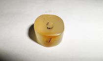 An old agate bead in the Ming and Qing Dynasties