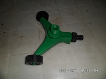 Garden and gardening lawn spraying supplies zinc alloy sprinkler base triangular sprinkler head base with wheels