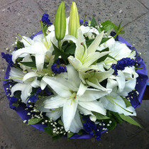 Dehong Qujing Honghu perfume lily bouquet Kunming city flowers express Friends colleagues wedding wedding wedding flowers
