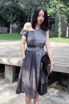 (LAMOBO exclusive) Design sense asymmetrical single shoulder dew shoulder hemp spinning splicing one-piece dress