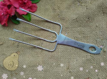 Stainless steel four-tooth Rice Fork Turkey chicken fork barbecue fork restaurant bean sprouts fork selling bean sprouts tools