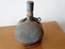 Liberation of old black medicine box sand box Iron yellow drug box collection of old objects props