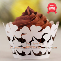 Wedding cupcakes around the edge of the cake cupboard around the lucky four-leaf clover 12 pieces into the hollow Pearl paper