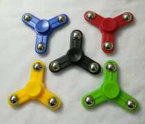 Steel ball finger gyro rotates fast calcining the balance ability of the finger