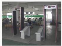 Security door supporting the use of shelving Metal security door chute Mobile phone key skateboard safety inspection