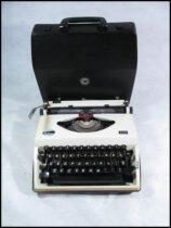  Typewriter Hero brand typewriter Flying fish brand mechanical English typewriter Old-fashioned portable typewriter