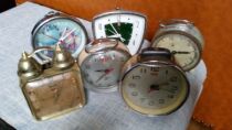 Republic of China small alarm clock old Shanghai clock antique collection antique Miscellaneous random delivery