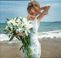 Wedding Dress Photography Props Exterior View Photo Props Movie House Sea View Props Hand Held Flowers Simulation Hand Lily Feel Peri Flowers
