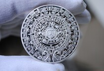 Medallion silver-plated pyramid Mayan calendar Aztec coin diameter about 40mm collection