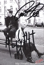 Bigbang rights Zhilong Suns autograph G-Dragon X Taeyang in Paris promotional photo