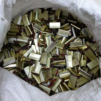 Factory direct manual packing yellow packing buckle iron packing buckle can iron packing buckle 4 yuan Jin