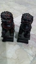 A pair of wood carved ornaments lion town house to ward off evil spirits safe Shanghai nostalgic old objects Villa office ornaments