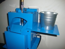 Laser-inductive automatic welding robot automatically sweeping welding slag fire opening with welding gun nozzle fire mouth cleaner