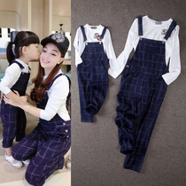 Parent-child spring clothing 2022 new trendy mother-daughter mother-child clothing British plaid long-sleeved T-shirt overalls two-piece suit