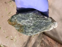 151106 jade raw material bare stone natural raw stone Qinghai Kunlun Jade Mountain material green jade 1 1kg