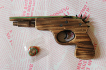Wooden gun Post-70s Post-80s post-90s nostalgic toy rubber band gun Wooden pistol traditional toy Childhood memories generation