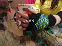 Cloud decoration totem original design embroidered gloves Ethnic wind embroidery embroidered peacock feather knitted warm gloves