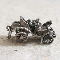 Western antique jewelry retro silver jewelry British old silver jewelry three-dimensional pendant pendant car