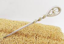 Beautiful hollow button flower high silver headdress hairpin hairpin hairpin (Xinjiang old silver jewelry series)