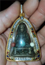 (Benchu Buddha) The ancient Tibetan monastery inherits the immeasurable Buddha and the longevity Buddha carry the Buddha with gold and diamond Gawu