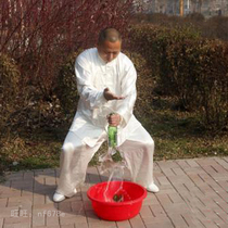 Apprentice Shredned Wine Bottle Single Palm Handmade Beer Bottle Real Kung Fu Hands Cleave and Stunned Scarred Acrobatic Magic Trick