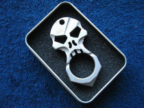 (420 stainless steel) skull through bone nail broken window pendant finger Tiger keychain multi-purpose EDC hanging