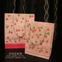 Yijiaju cosmetics trinkets Strawberry gift paper bag Tote bag packaging Teachers Day gift bag