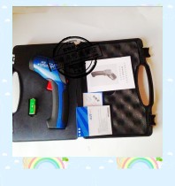 CEM DT-8818H Infrared thermometer Professional handheld non-contact infrared thermometer DT8818H