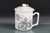 In the early days of liberation art master Wang Yunquan made a pastel landscape tea cup