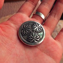 Leather carving leather art ancient silver decoration buckle Tokugawa shogunate three-leaf sunflower text financial cloth buckle 32mm financial cloth buckle