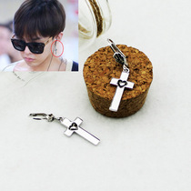 Big Bang Quan Zhilong G-Dragon with love cross earrings