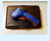 Two-in-one infrared temperature measuring instrument DT-8833 with adjustable temperature instrument at the emissivity of Changcard temperature gauge