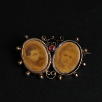 vintage An old copper photo brooch from the early 19th century