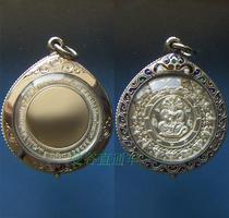 Thai Buddhist brand treasures Azan Chu Buddhist calendar 2550 silver medium mold mirror Yadu Kang silk enamel silver shell